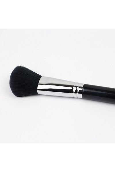 Transformacion Solingen720557 Model Angled Blush Brush