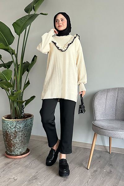 InStyle Pulover din tricotaje ecru - cu volane si cusaturi