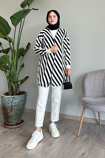 InStyle Cardigan negru din tricotaje - cu dungi și pene