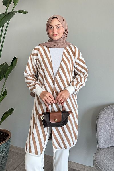 InStyle سترة تريكو مخططة بلون الجمل