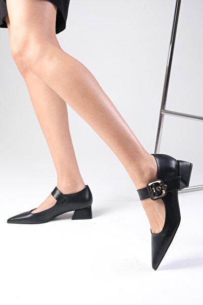 Mio Gusto Lilou Black Pointed Toe Women's Low Heel Shoes