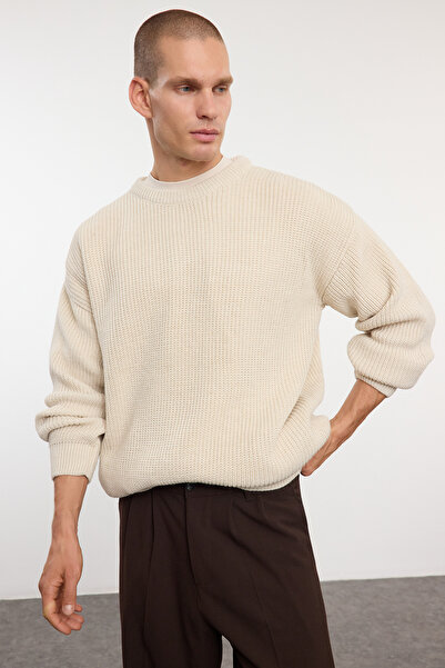 Trendyol Collection Beige Oversize-Passform für Paare/Paare, breite Passform, Rundhalsausschnitt, Basic-Strickpullover TMNAW23KZ00189