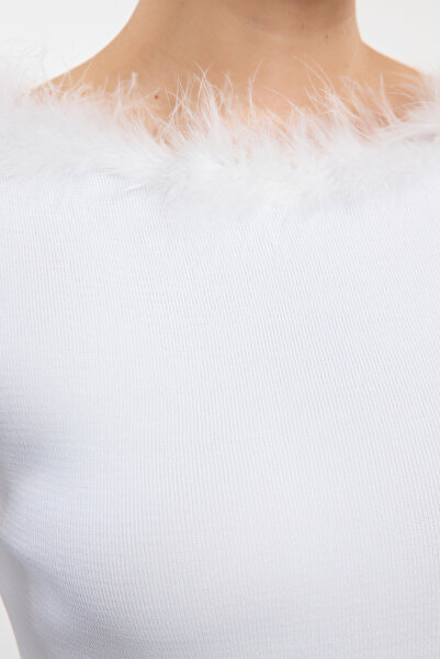 Trendyol Collection Ecru pletený svetr - detail límce, TWOAW25KZ00132