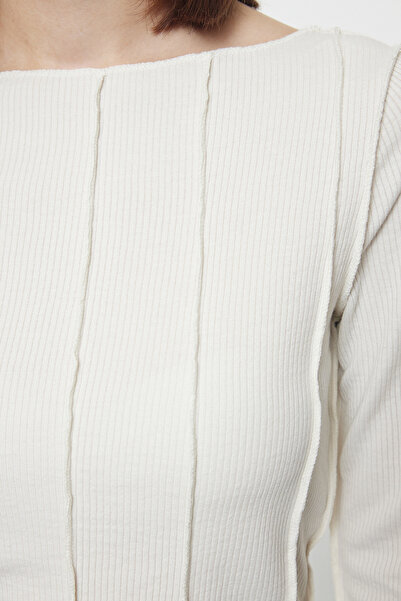 Trendyol Collection Pletená blůza Carmen Collar Ecru se šňůrou – detail prošívání, střih na tělo Twoaw24bz00127