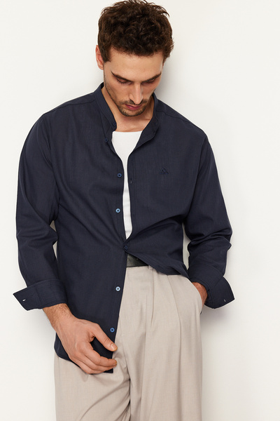 Trendyol Collection Košile s vyšívaným límcem v námořnické modré 100% bavlně - TMNSS24GO00009