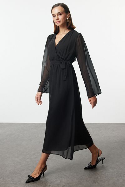 Trendyol Collection A-Linien-Maxikleid aus schwarzem Chiffon mit zweireihigem Kragen, mit Gürtel und Futter Twoaw25el00251