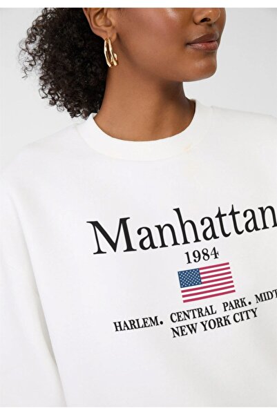 GIA - ART Manhattan 1984 Με Τύπωμα - Λευκό Oversize Φούτερ με Στρογγυλή Λαιμόκοψη