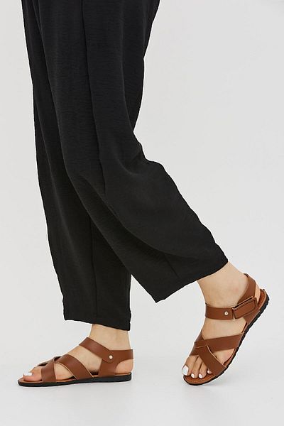 Moda Devrin Tan Cross Adjustable Velcro Sandals