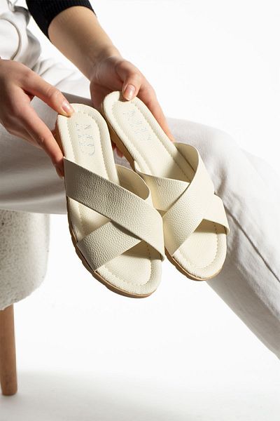 Moda Devrin Papuci de damă Crem Cross Papuci de casă și de exterior
