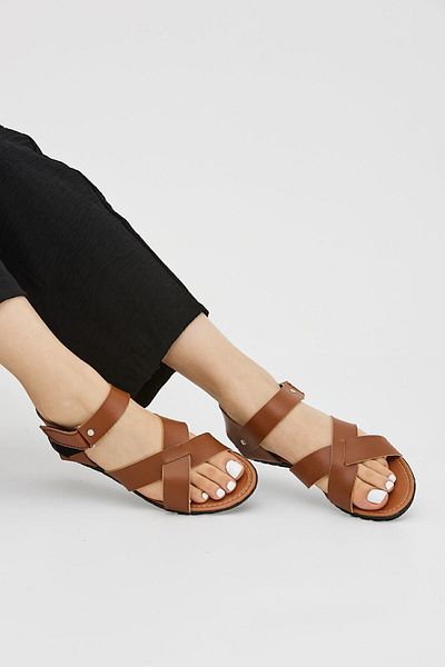 Moda Devrin Tan Cross Adjustable Velcro Sandals