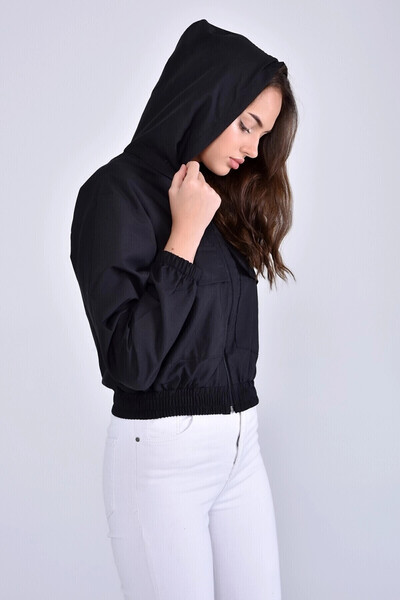 hazelin سترة موسمية بغطاء للرأس باللون الأسود - جيب وسحاب HZL24W-DSB12501