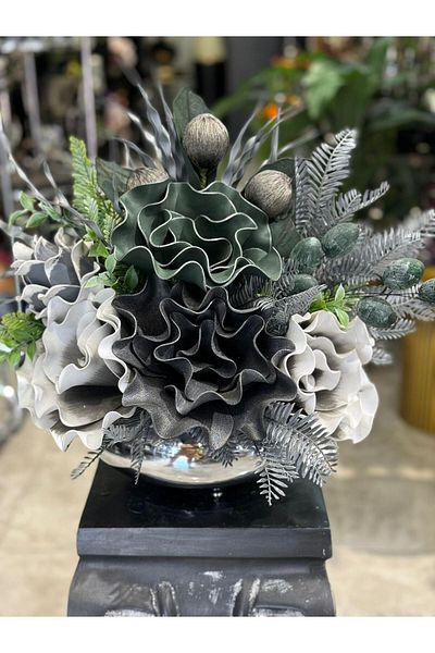 TASARIMHMODA Vază plată argintie - cu aranjament de flori artificiale, nr:19