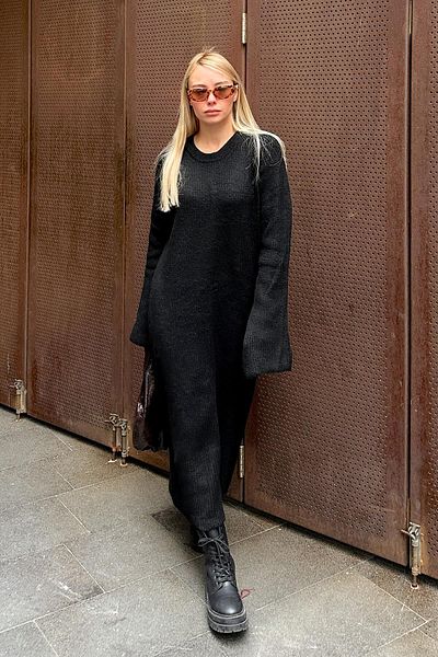 Swist Černý Reglan rukáv Crew Neck Thessaloniki Pletené dámské úpletové šaty Midi