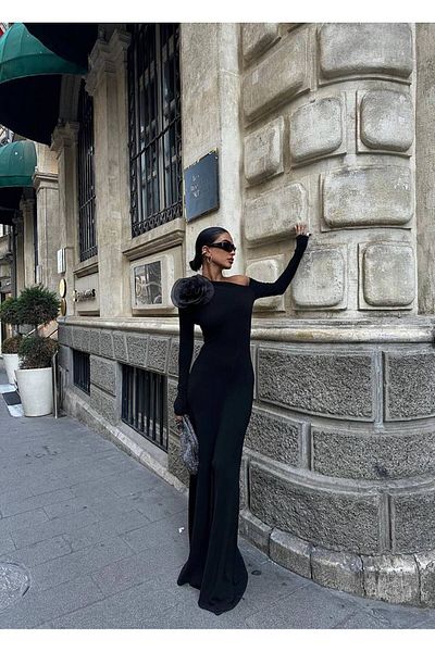 S&A Collectionn Rochie neagră de damă, cu un singur umăr, cu broșă florală, tricotaje lungi