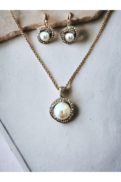 FAYRA ACCESSORIES طقم قلادة وأقراط من اللؤلؤ بتفاصيل حجر كريستال