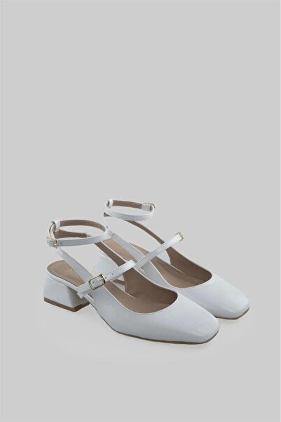 Büşra Sultan Ayakkabı & Çanta Kadın Beyaz Rugan Arkası Açık Kare Burunlu Kısa Blok Topuklu Babet Ayakkabı