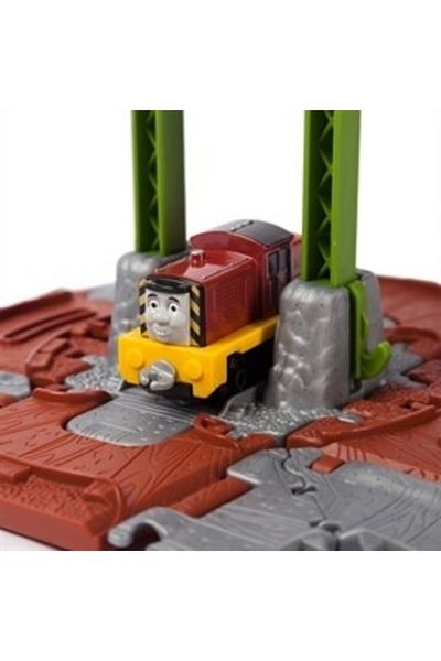 FISHER PRICE Thomas Mini Station Set Salty - Licensed Toy-