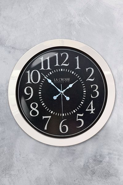 Kasva Concept Gift 36 cm White Metal La Crosse Wall Clock