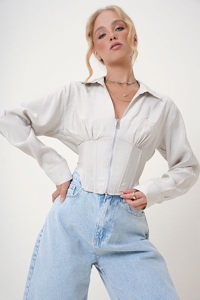 Trend Alaçatı Stili Hellbeige Crop-Bluse mit Hemdkragen und Korsett-Detail – ALC-X12740