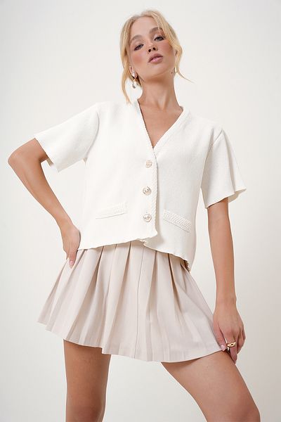 Trend Alaçatı Stili Ecru pletený svetřík s výstřihem do V – zlatý zapínaný a kapesní detail Alc-X12745