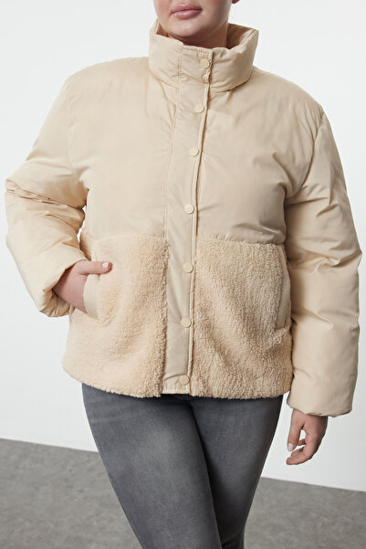 Trendyol Curve Μπεζ RegularFit βελούδινο παλτό με λεπτομέρεια από ύφασμα - Tbbaw25aw00013