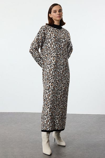 Trendyol Modest Černé pletené šaty s leopardím vzorem - TCTAW25EB00095