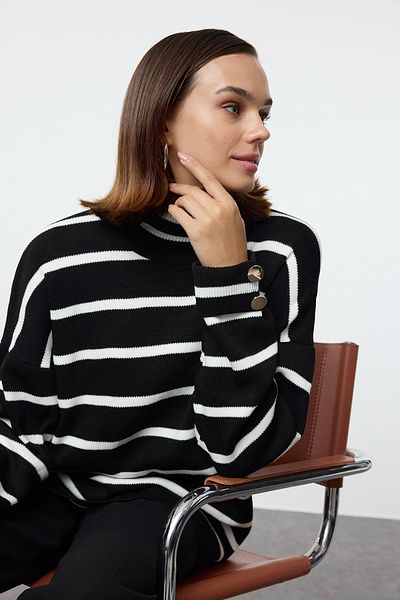 Trendyol Modest Pulover negru cu dungi cu gât - TCTAW25AK00036