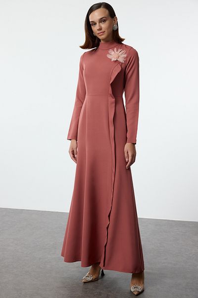 Trendyol Modest Abendkleid aus gewebtem Stoff mit Applikationen aus getrockneten Rosenblüten - Tctaw25db00001