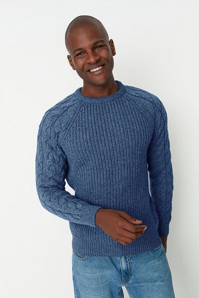 Trendyol Collection Unisex-Pullover aus Indigo-Strick – Rundhalsausschnitt, Wolle, Haarstrickdetail TMNAW22KZ2059