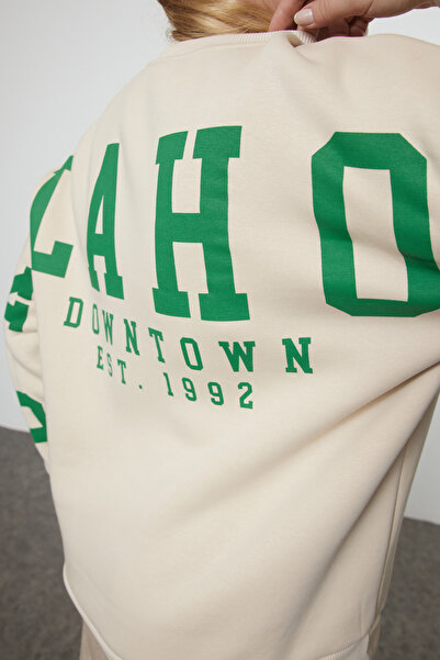 Trendyol Curve Bézs polár nyomott oversize pulóver - nagy méretű TBBAW25AO00018