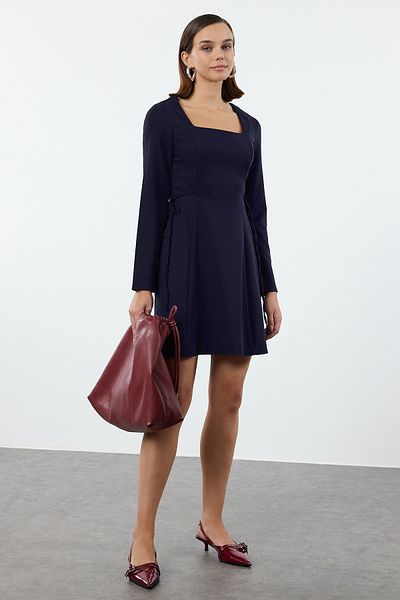 Trendyol Collection Темно-синя ткана міні-сукня з бантом Детальна інформація TWOAW25EL00128