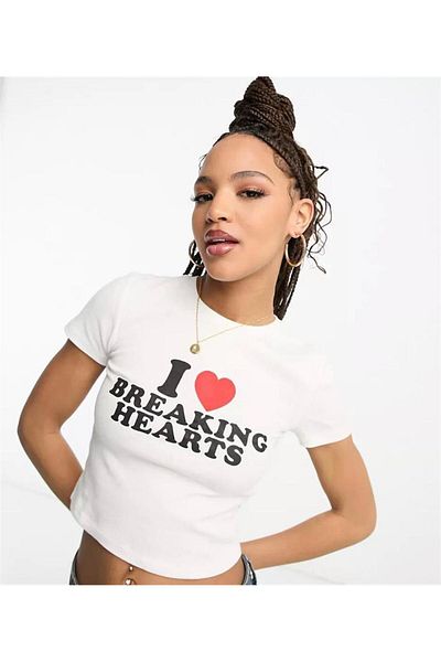 Aesthia MINGALONDON - Λευκό Crop πουκάμισο με στάμπα 'I Love Breaking Hearts'