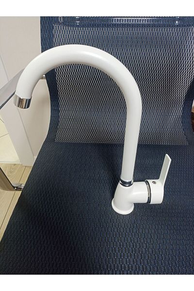Arya White Sink Bats - Stylish and Comfortable