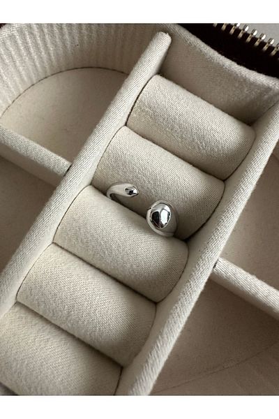 ringbox خاتم فضي اللون نصف حلزوني