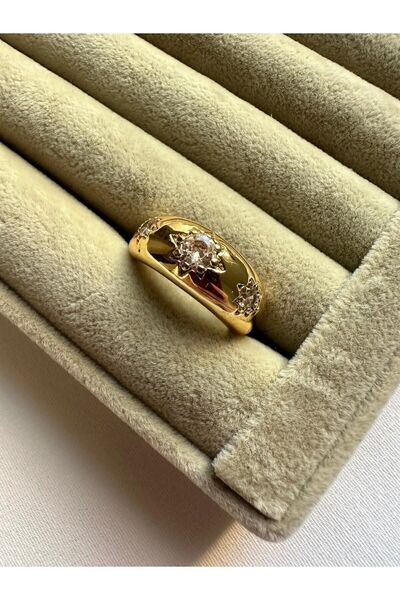 ringbox Bombeli Taş Detaylı Çiçek Motifli Gold Yüzük