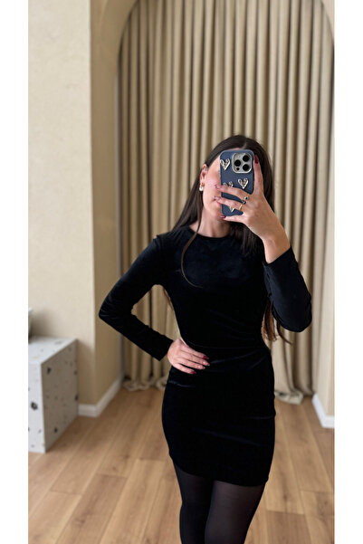 perastore Taşlı Pencere Detaylı Siyah Kadife Elbise