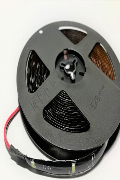 DÜZGÜN Siyah Zemin Şerit Led 5 Metre Silikonlu 12 V Beyaz Yapışkansız Metrede...