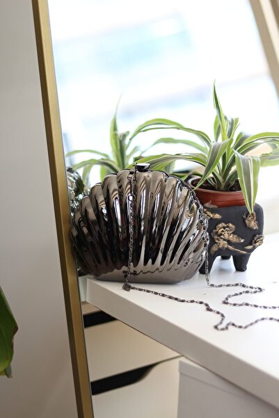 Moom Bag Platinum Metal Chain Detailed Oyster Form Women's Evening Bag