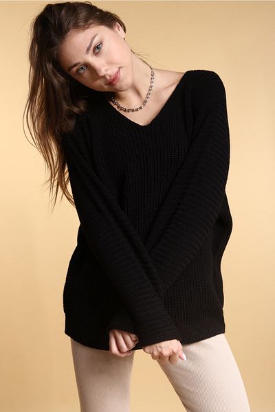 Devinka Women's Black Oversize Casual V-Neck Knitwear Sweater