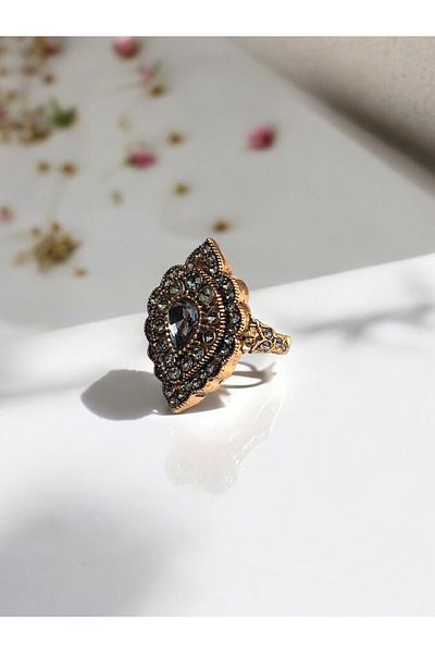FAYRA ACCESSORIES خاتم بتفاصيل حجر كريستال رمادي