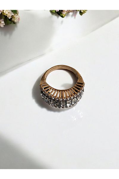 FAYRA ACCESSORIES Diamond Mounted Zircon Stone Ring