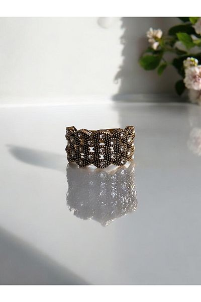 FAYRA ACCESSORIES Crystal Stone Detailed Diamond Mounted Ring