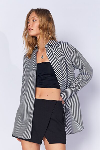 Manche قميص نسائي أساسي مخطط طويل الحجم ومريح |   بلاك إم إكس 167174 -01