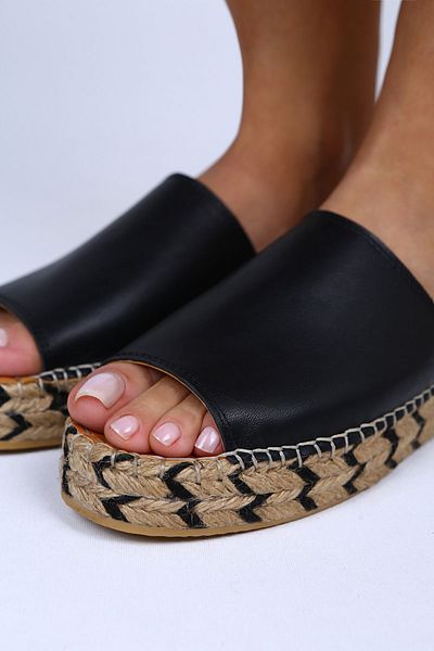 Manijero Galena Genuine Leather Open Front Single Band Black Slippers
