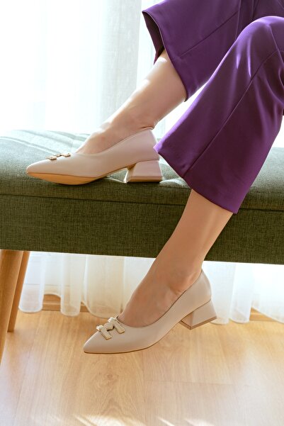 DİVOLYA Beige Lapita - Pantofi cu vârf ascuțit cu cataramă de 4 cm