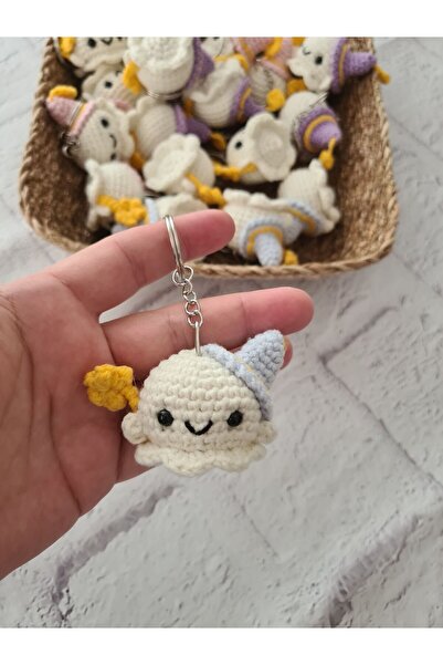 On marifet yün ve hobi dünyası Amigurumi örgü cadı şapkalı hayalet anahtarlık