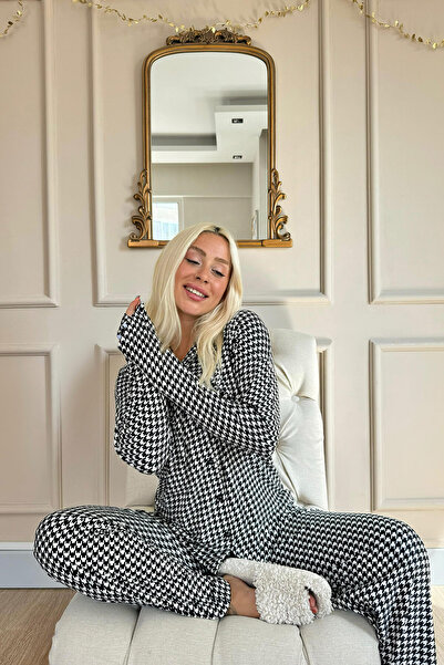 Pijamaevi Kazayağı Baskılı Önden Düğmeli Uzun Kollu Kadife Pijama Takımı
