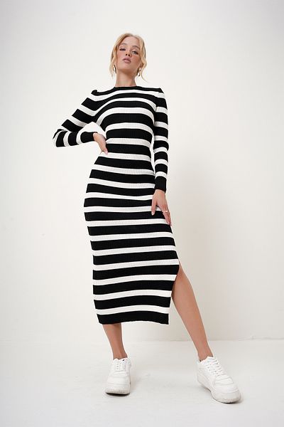 Trend Alaçatı Stili Rochie tricotată maxi cu dungi alb-negru - Decolteu ALC-X12749