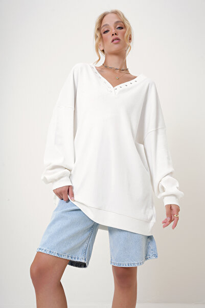 Trend Alaçatı Stili Bílá oversize mikina s výstřihem do V – Alc-X12783