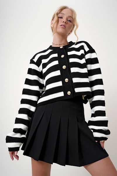 Trend Alaçatı Stili Cardigan din tricot cu dungi cu nasturi aurii negru - Gâtul pentru ciclism ALC-X12744